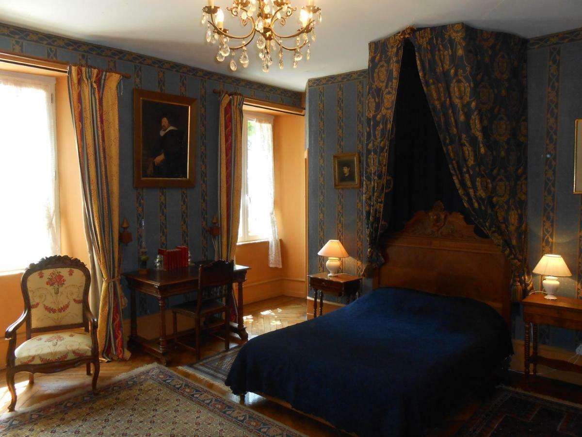 Chateau De Courbelimagne, Raulhac 외부 사진
